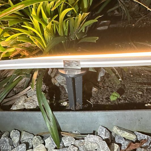 10 meter Neon LED flex Midi Recht Warm Wit - complete set neon verlichting met grondspiezen