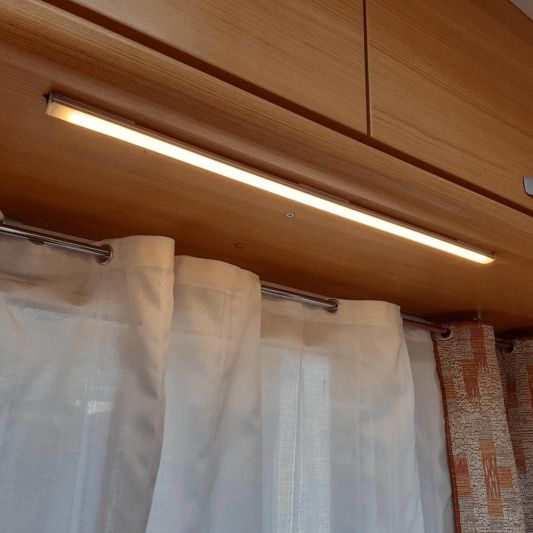 Aluminium ledstrip profiel opbouw 1M - 7 mm hoog - compleet met afdekkap