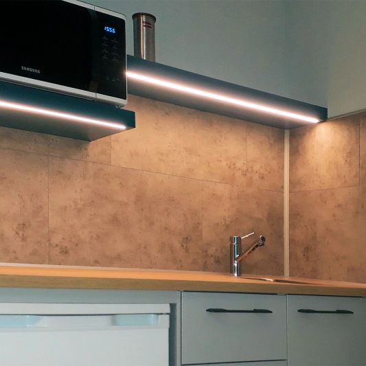 Aluminium ledstrip profiel opbouw 4M - 7 mm hoog - compleet met afdekkap