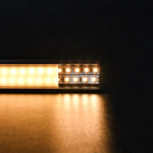 Aluminium ledstrip profiel zwart opbouw 4M - breed en laag - compleet met afdekkap