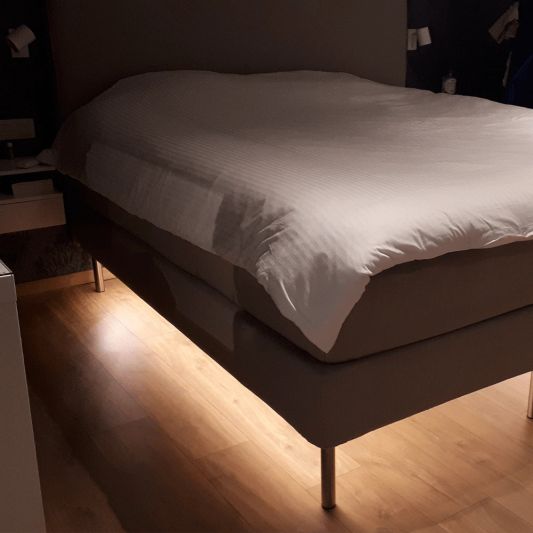 Bedverlichting 1 zijde complete set 2 meter LED strip warm wit met bewegingssensor