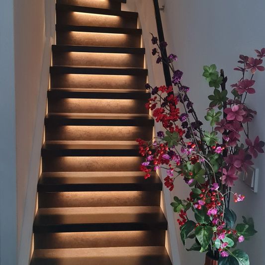 Dynamische trapverlichting set 50 cm voor max. 16 treden inclusief sensoren, afstandsbediening en 9 programma's - Warm wit licht