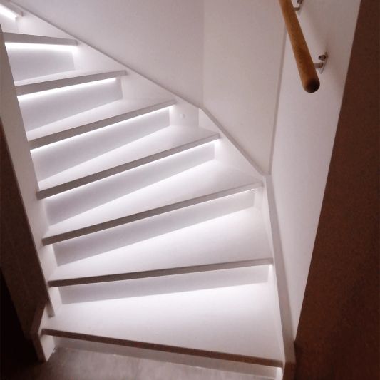 Trapverlichting Led strip Helder Wit 130 CM – Complete set inclusief profiel