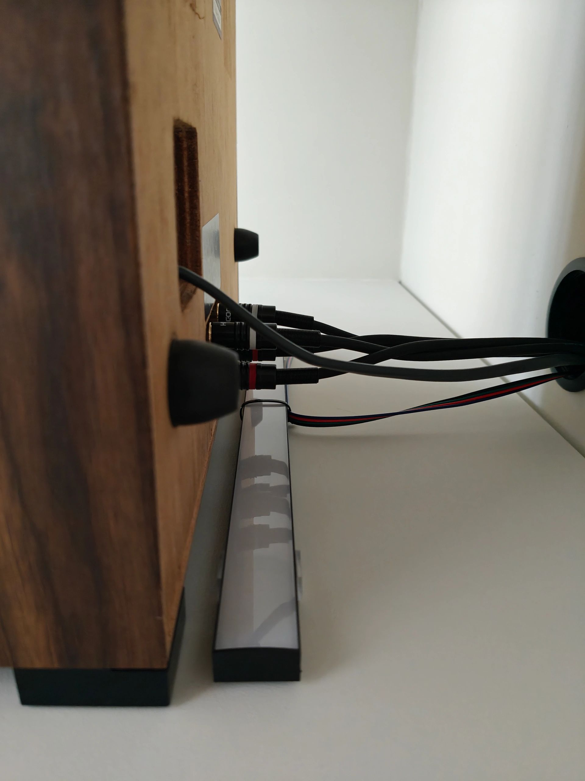 Aluminium ledstrip profiel zwart opbouw 1M - breed en laag - compleet met afdekkap