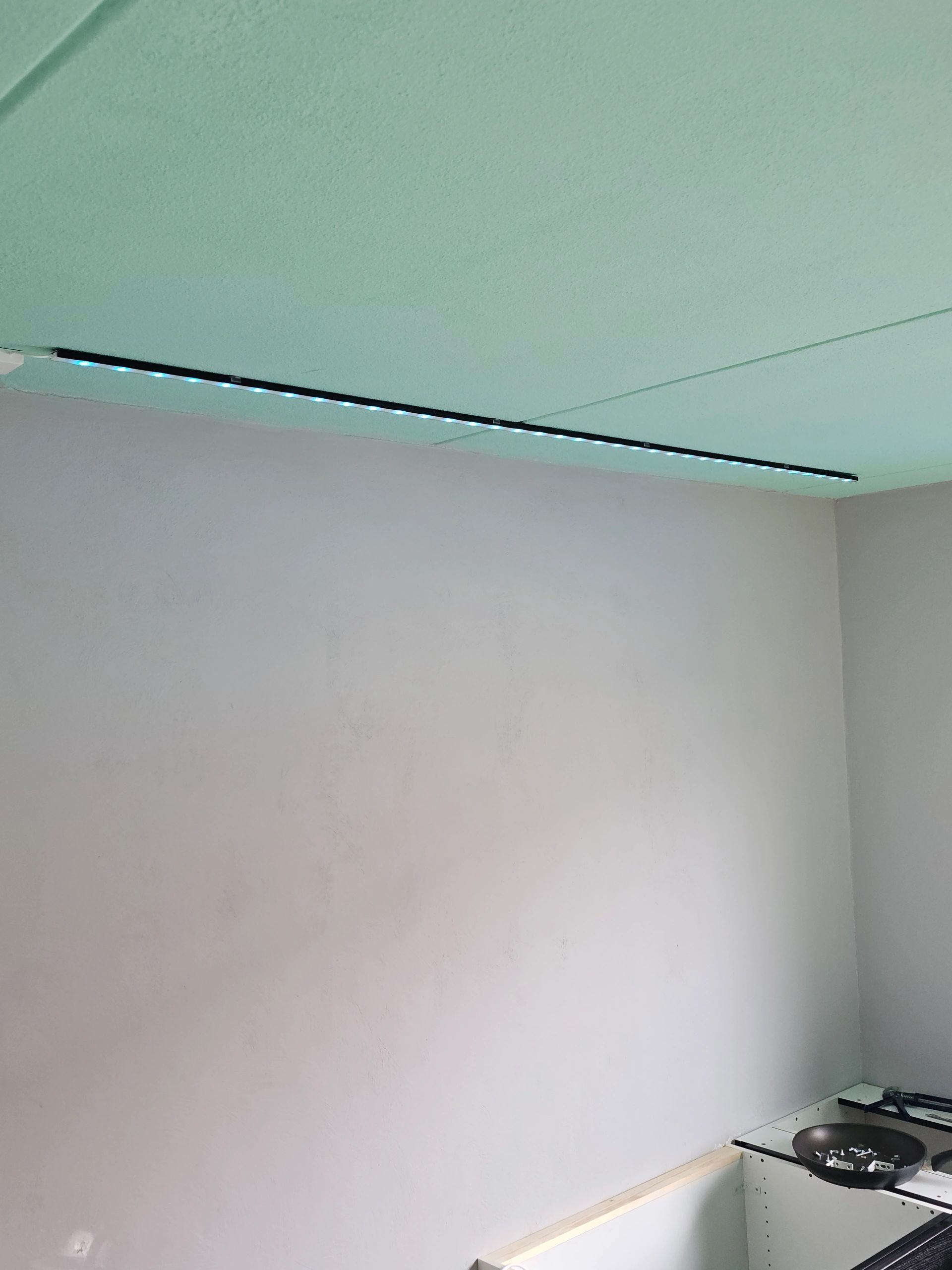 Aluminium ledstrip profiel zwart opbouw 2M - breed en laag - compleet met afdekkap