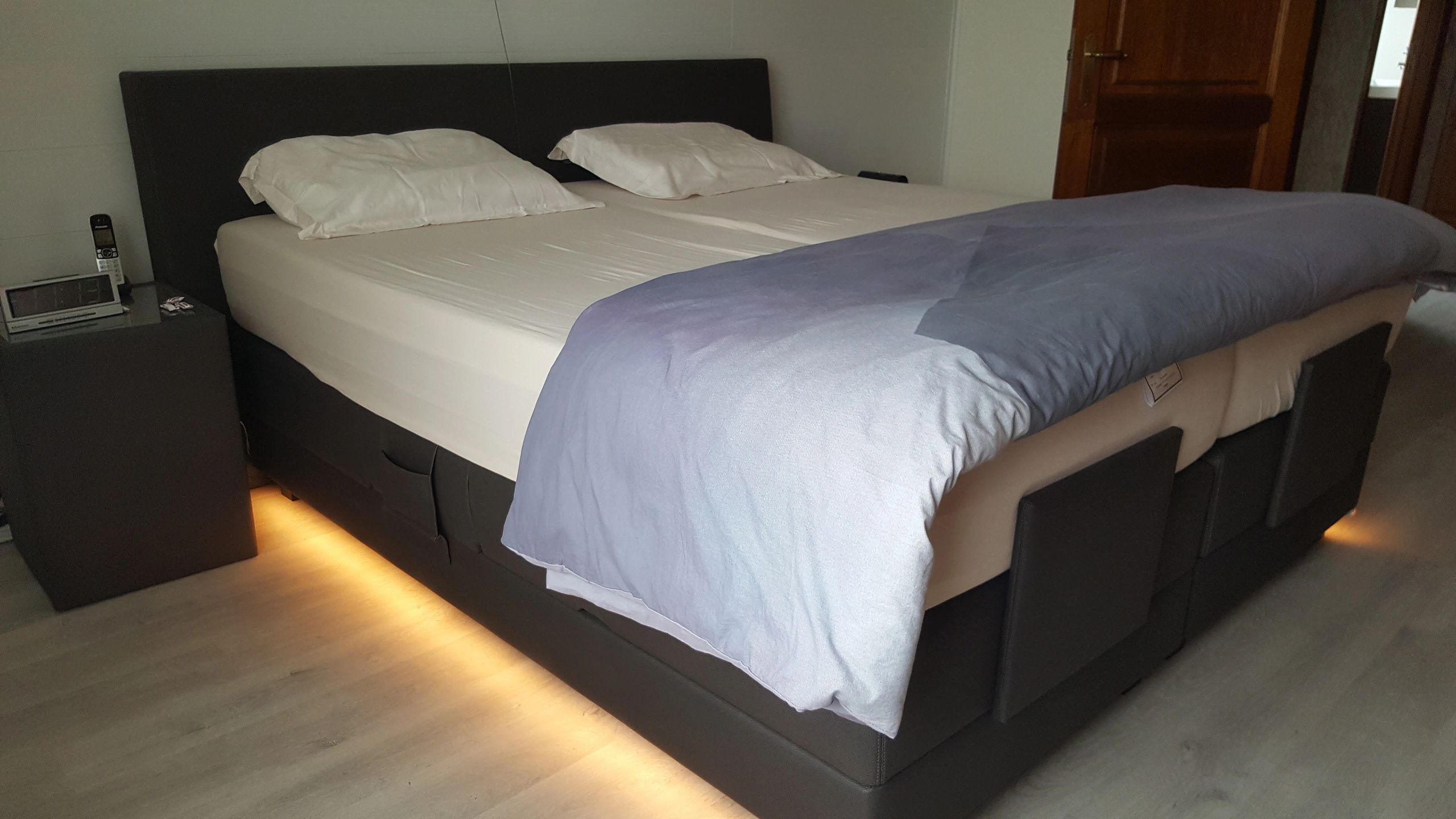 Bedverlichting 2 zijden complete set 1 meter LED strip warm wit met bewegingssensor en hoekprofiel