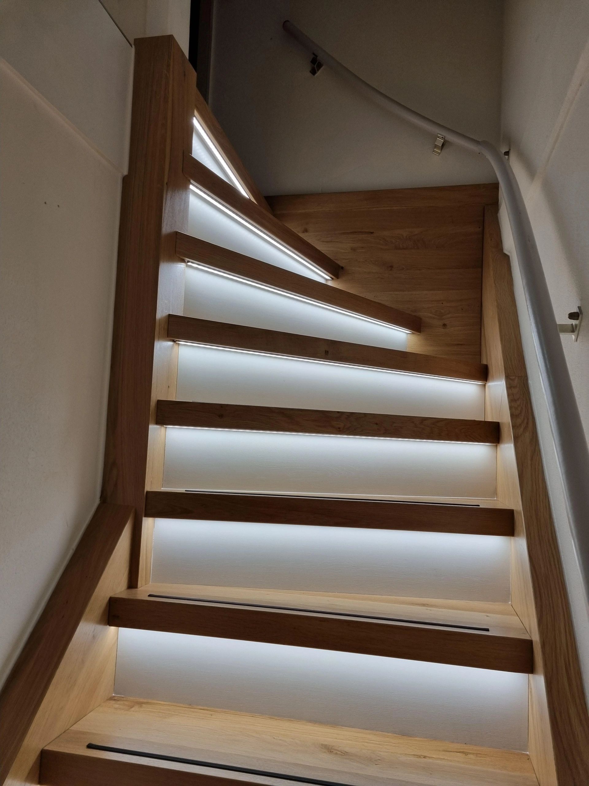 Trapverlichting Led strip Helder Wit 130 CM – Complete set inclusief profiel