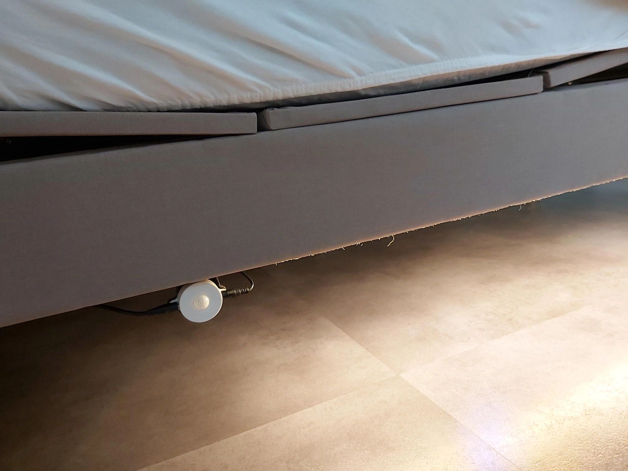 Bedverlichting 2 zijden complete set 2 meter LED strip warm wit met bewegingssensor