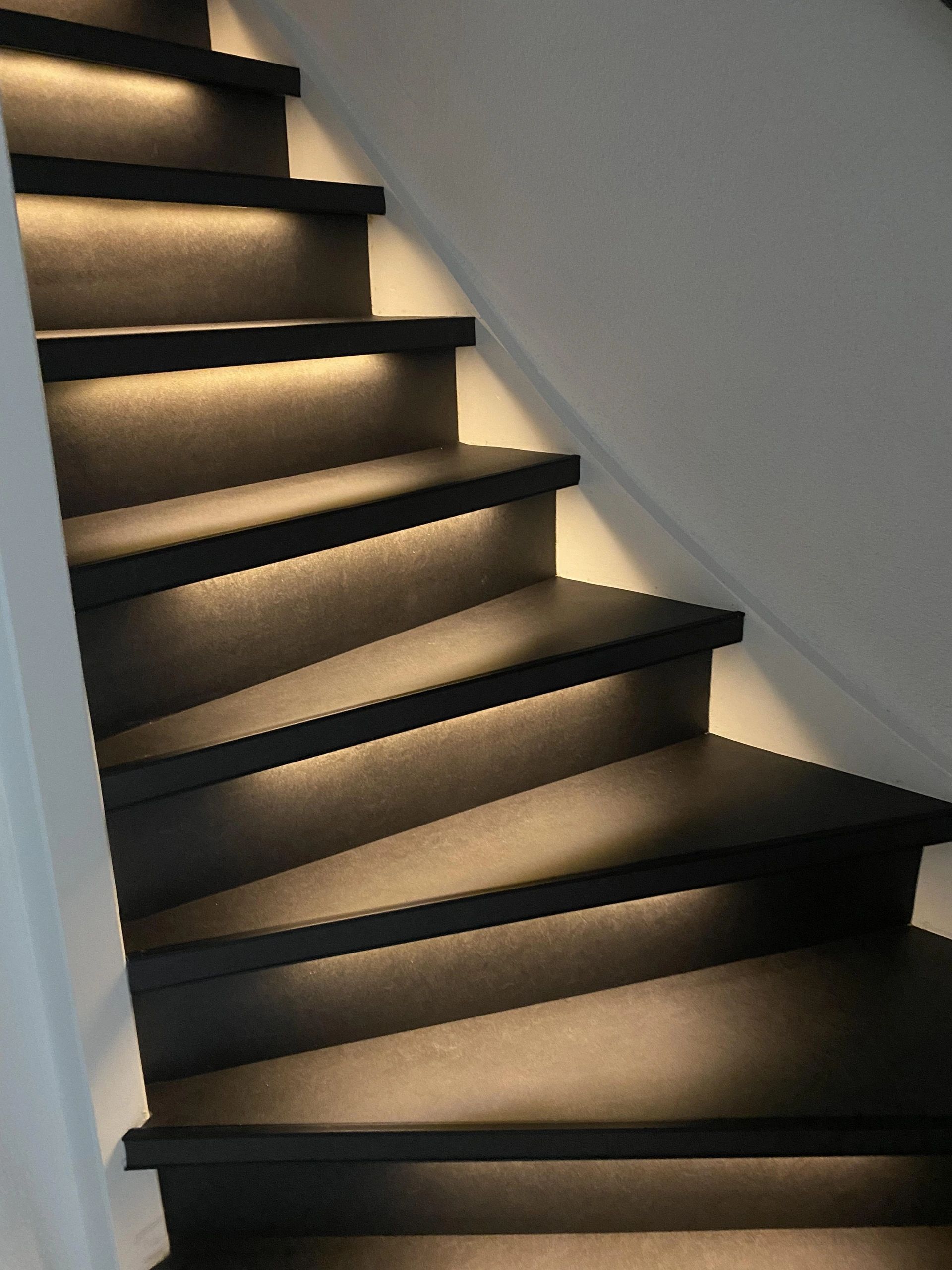 Dynamische trapverlichting set 50 cm voor max. 16 treden inclusief sensoren, afstandsbediening en 9 programma's - Warm wit licht