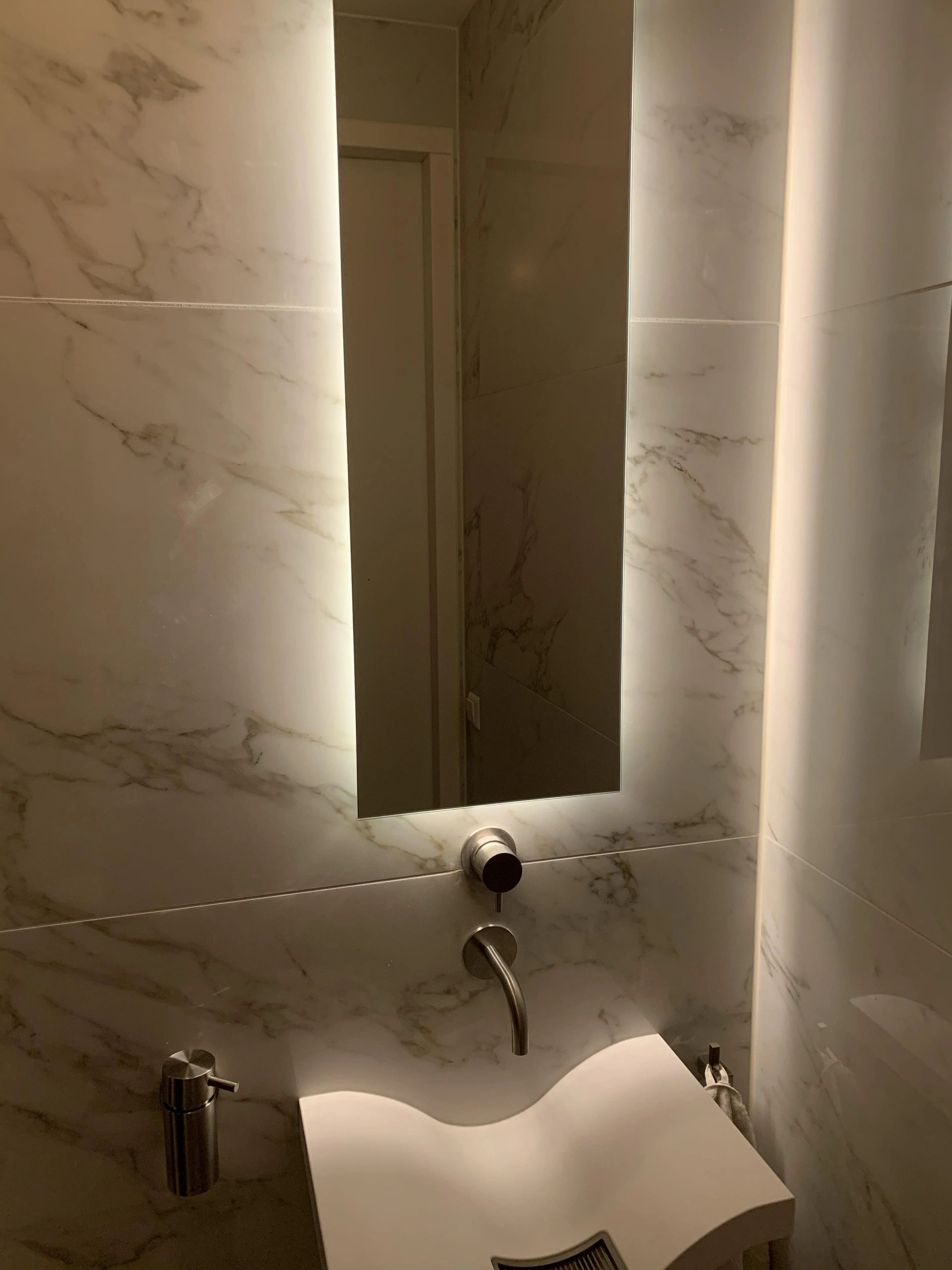 Aluminium ledstrip profiel opbouw 2M - 7 mm hoog - compleet met afdekkap