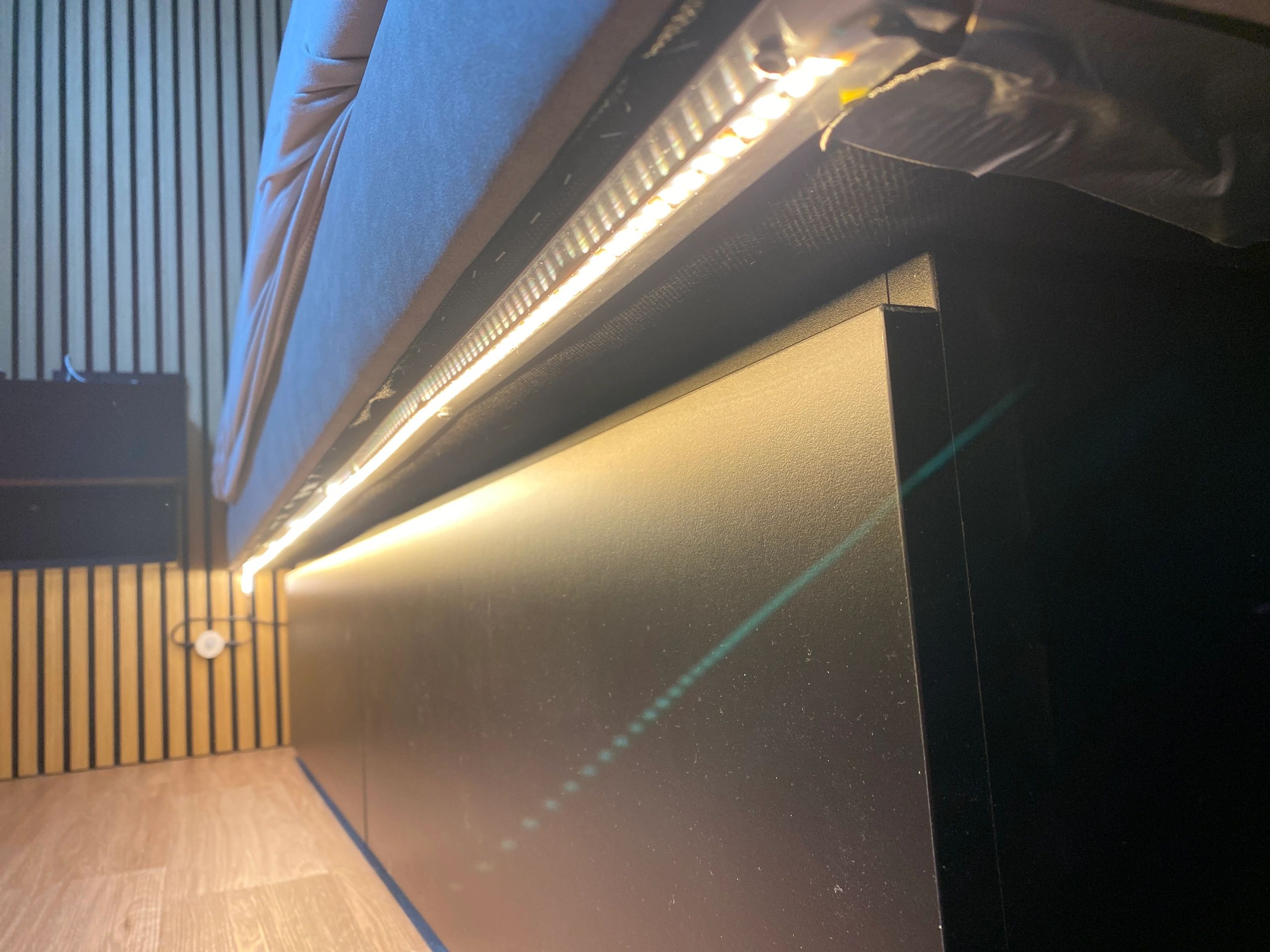 Bedverlichting 2 zijden complete set 1 meter LED strip warm wit met bewegingssensor