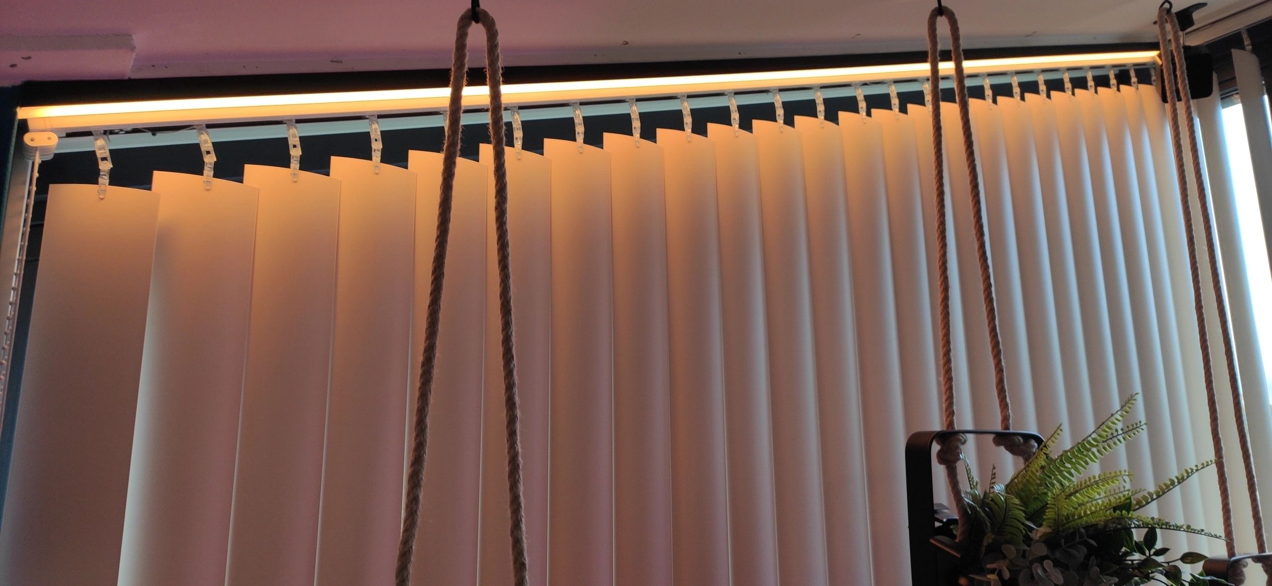 Aluminium ledstrip profiel zwart opbouw 2M - 15 mm hoog - compleet met afdekkap