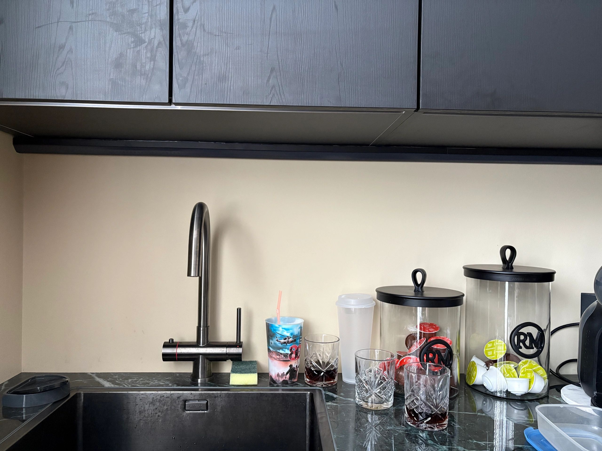 Aluminium ledstrip hoekprofiel zwart 2M breed - Compleet met afdekkap