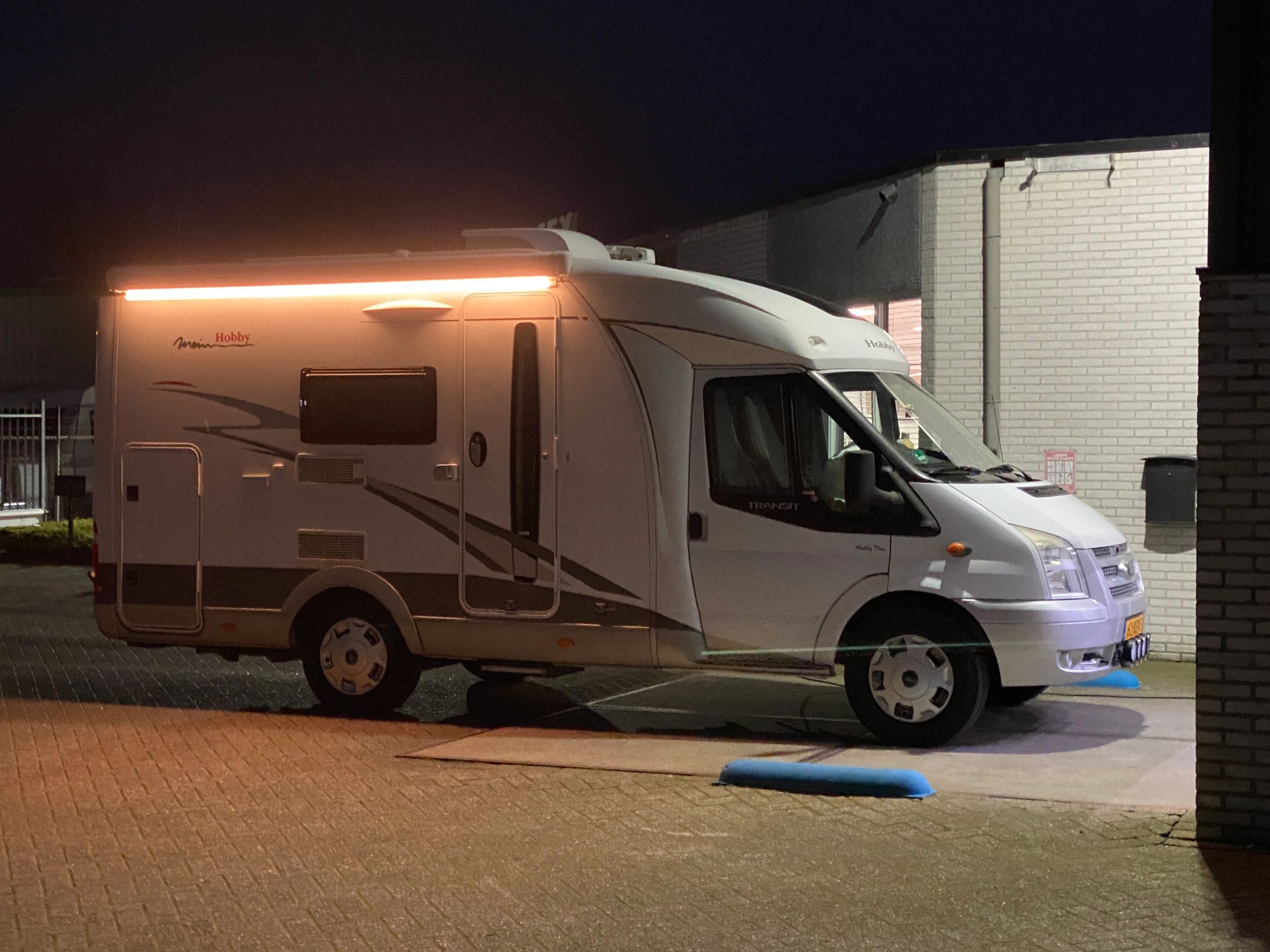 Ledstrip profiel breed opbouw laag model - compleet inclusief afdekkap 1 meter