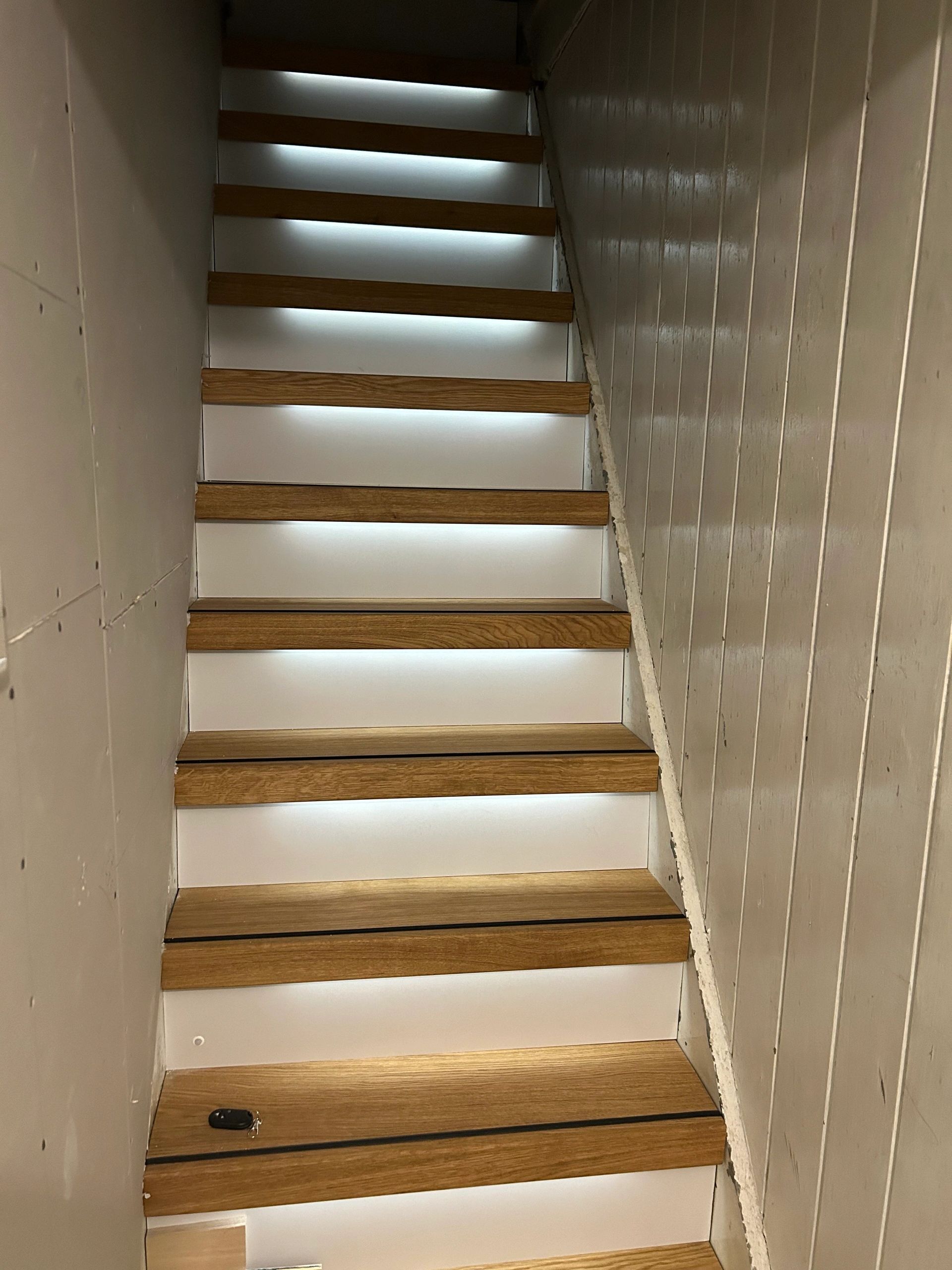 Trapverlichting Led strip Helder Wit 130 CM – Complete set inclusief profiel