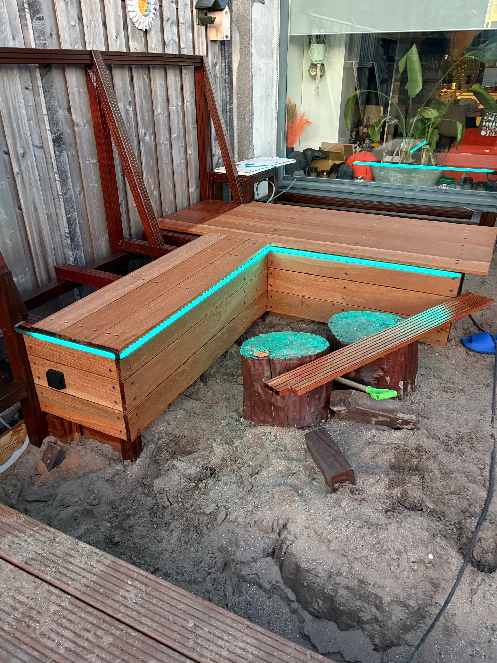 Aluminium ledstrip profiel zwart opbouw 4M - breed en hoog - compleet met afdekkap