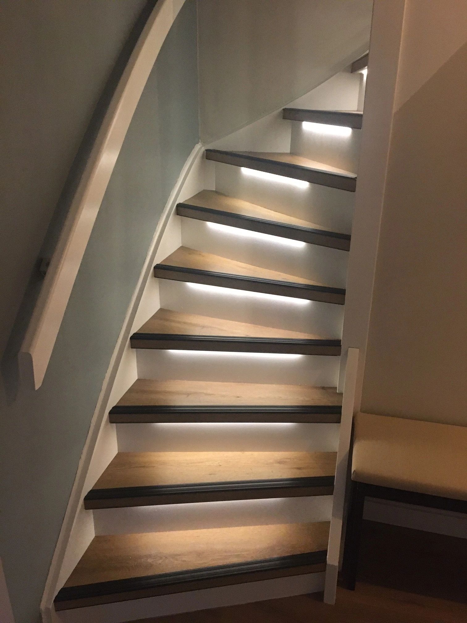 Dynamische trapverlichting set 50 cm voor max. 16 treden inclusief sensoren, afstandsbediening en 9 programma's - Warm wit licht