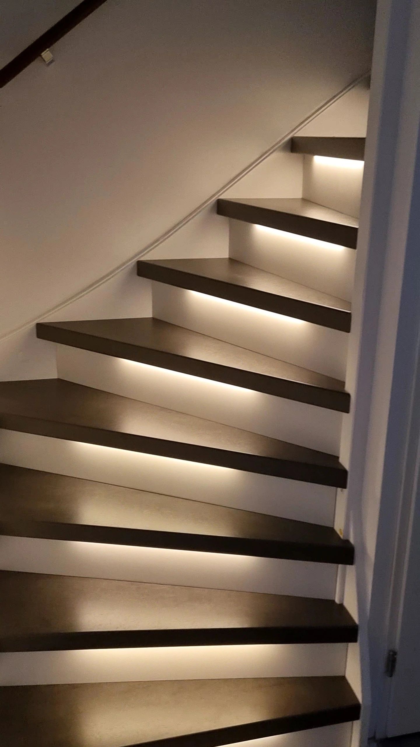 Dynamische trapverlichting set 50 cm voor max. 16 treden inclusief sensoren, afstandsbediening en 9 programma's - Warm wit licht